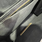 Louis Vuitton Crossbody 25.0x 17.0x 10.5 cm