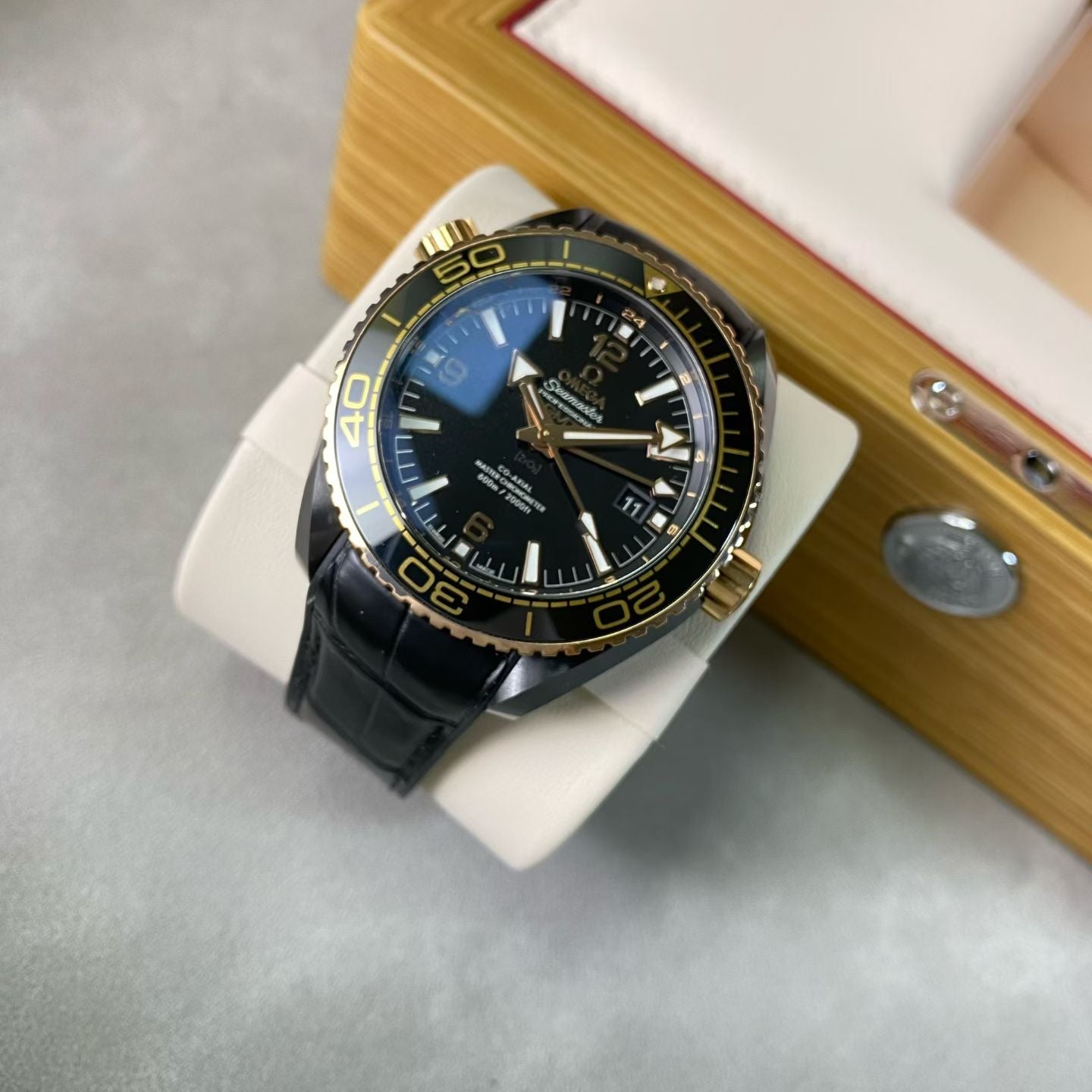 Omega Seahorse Series Black 45.5 215.63.46.22.01.001