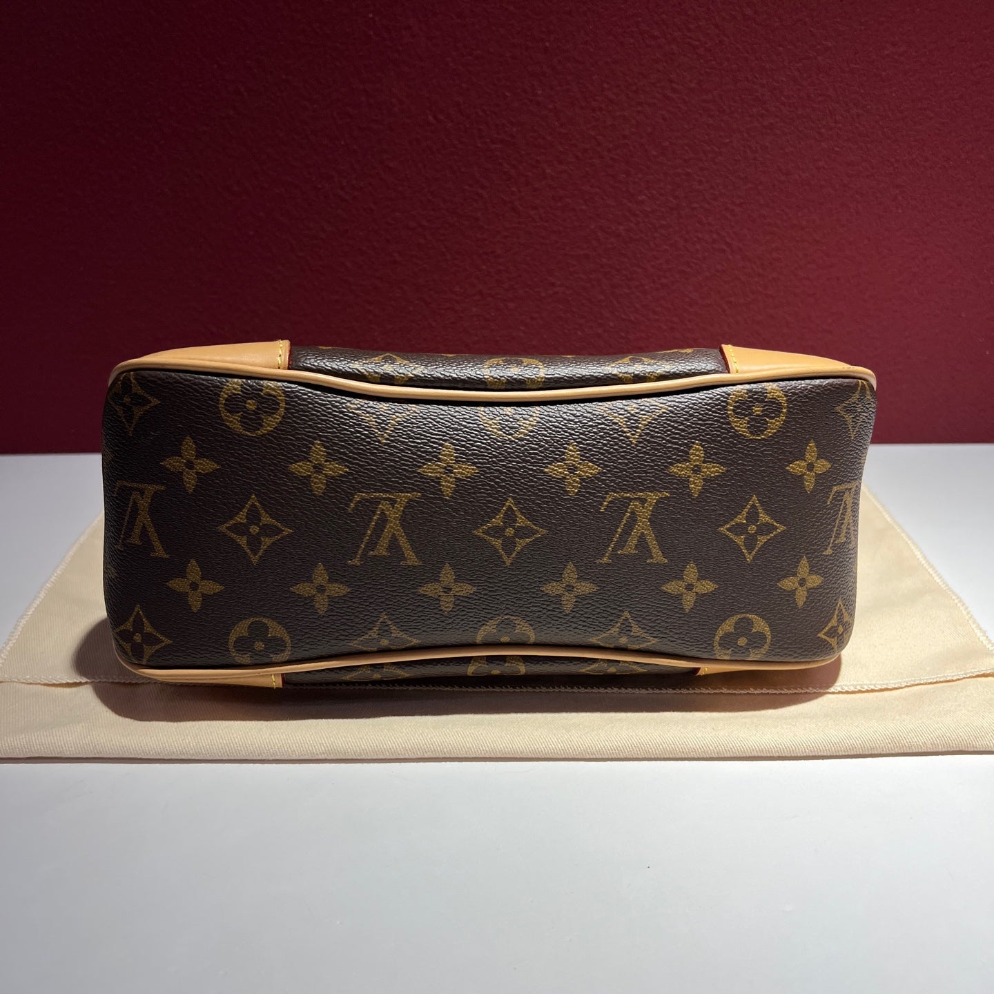 Louis Vuitton Boulogne Satchel 29 x 16 x 9.5 M45832