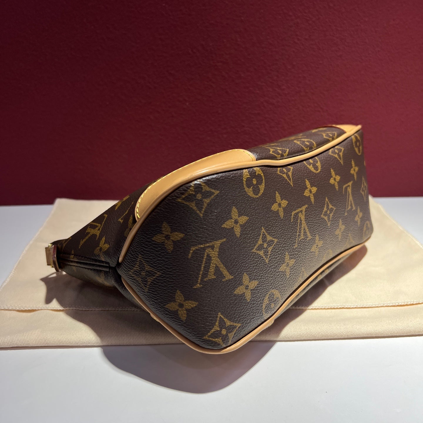 Louis Vuitton Boulogne Satchel 29 x 16 x 9.5 M45832