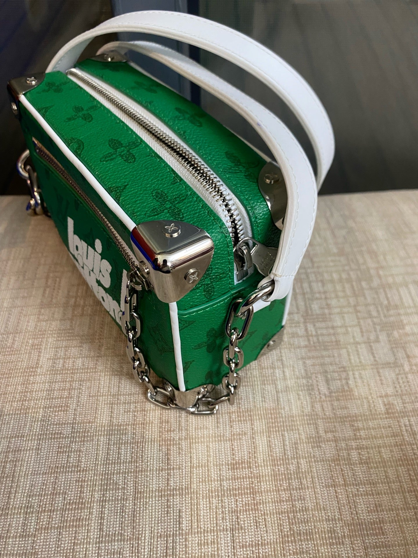 Louis Vuitton M80816