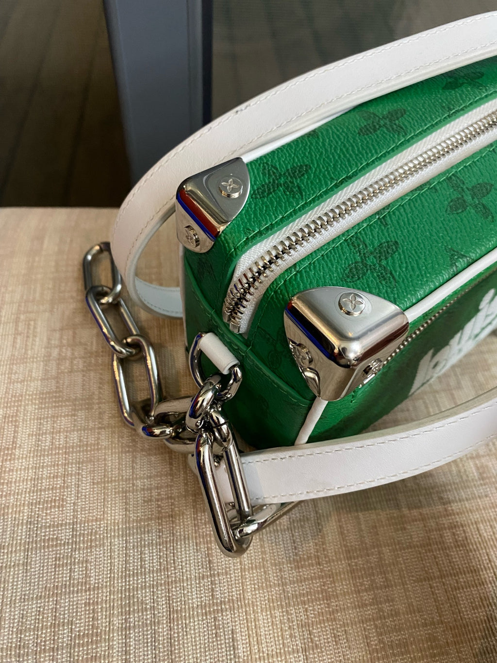 Louis Vuitton M80816