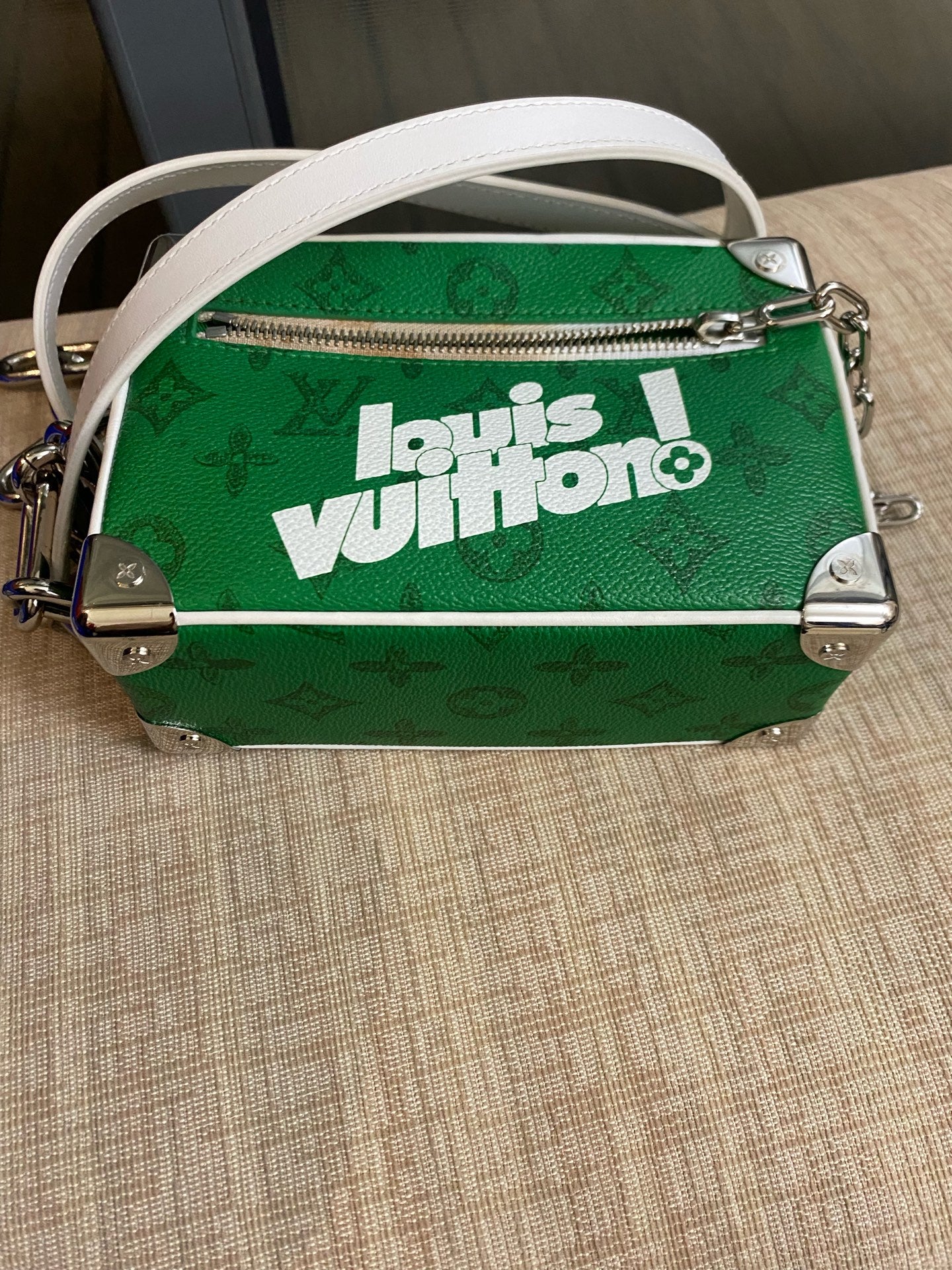Louis Vuitton M80816