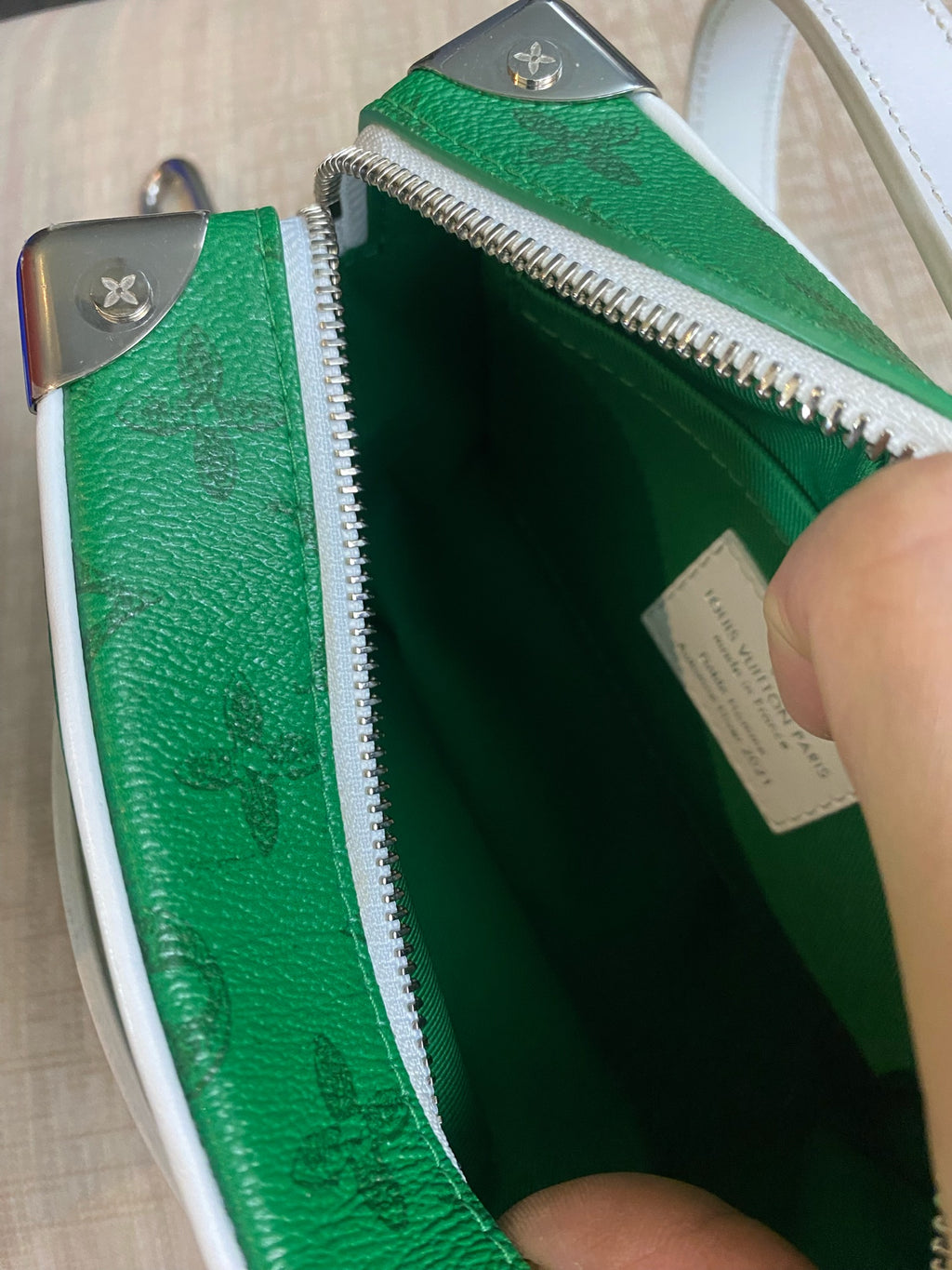 Louis Vuitton M80816