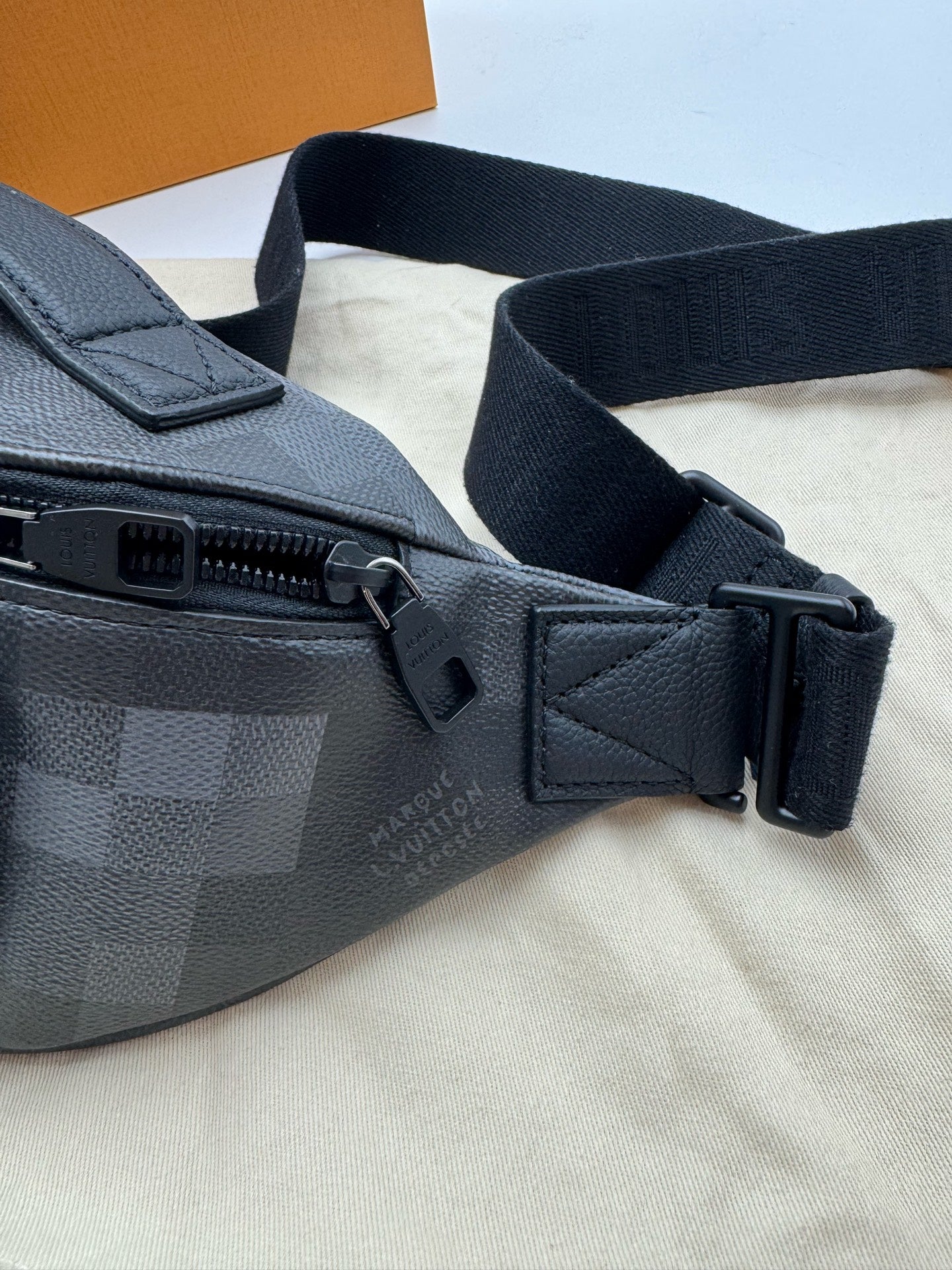 Louis Vuitton RUSH waist bag Canvas Belt Bag & Fanny Pack 15 x 8 x 30cm M14920