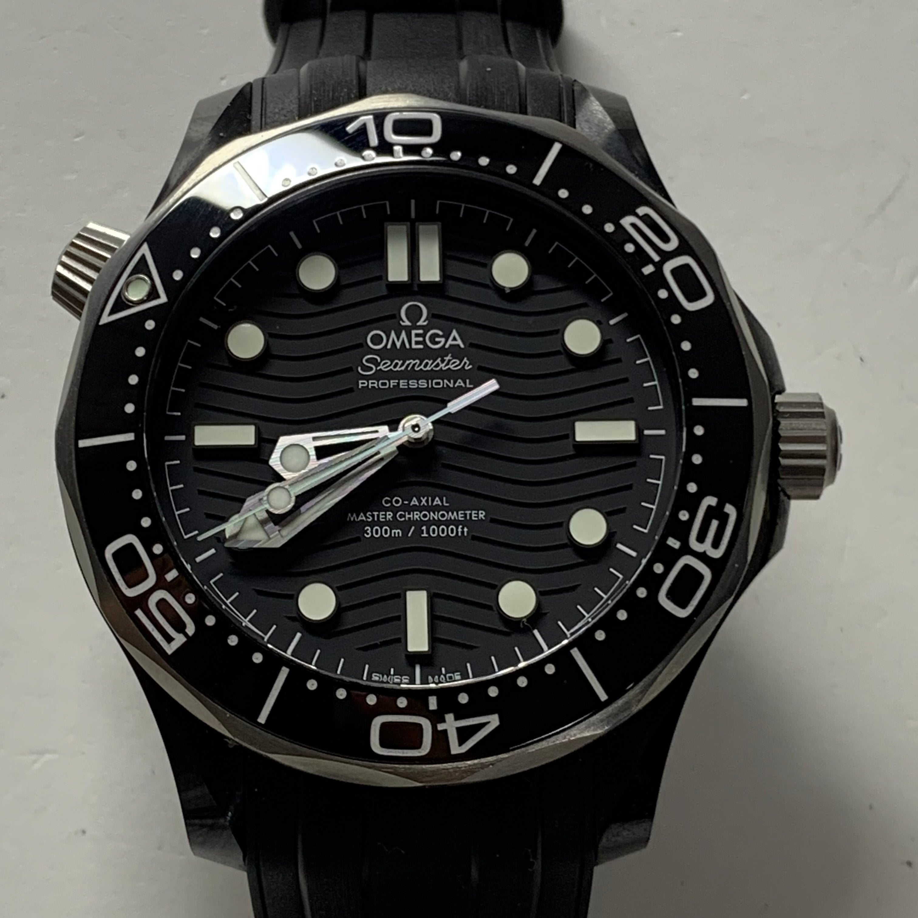 Omega Seahorse Series 43.5 210.92.44.20.01.001