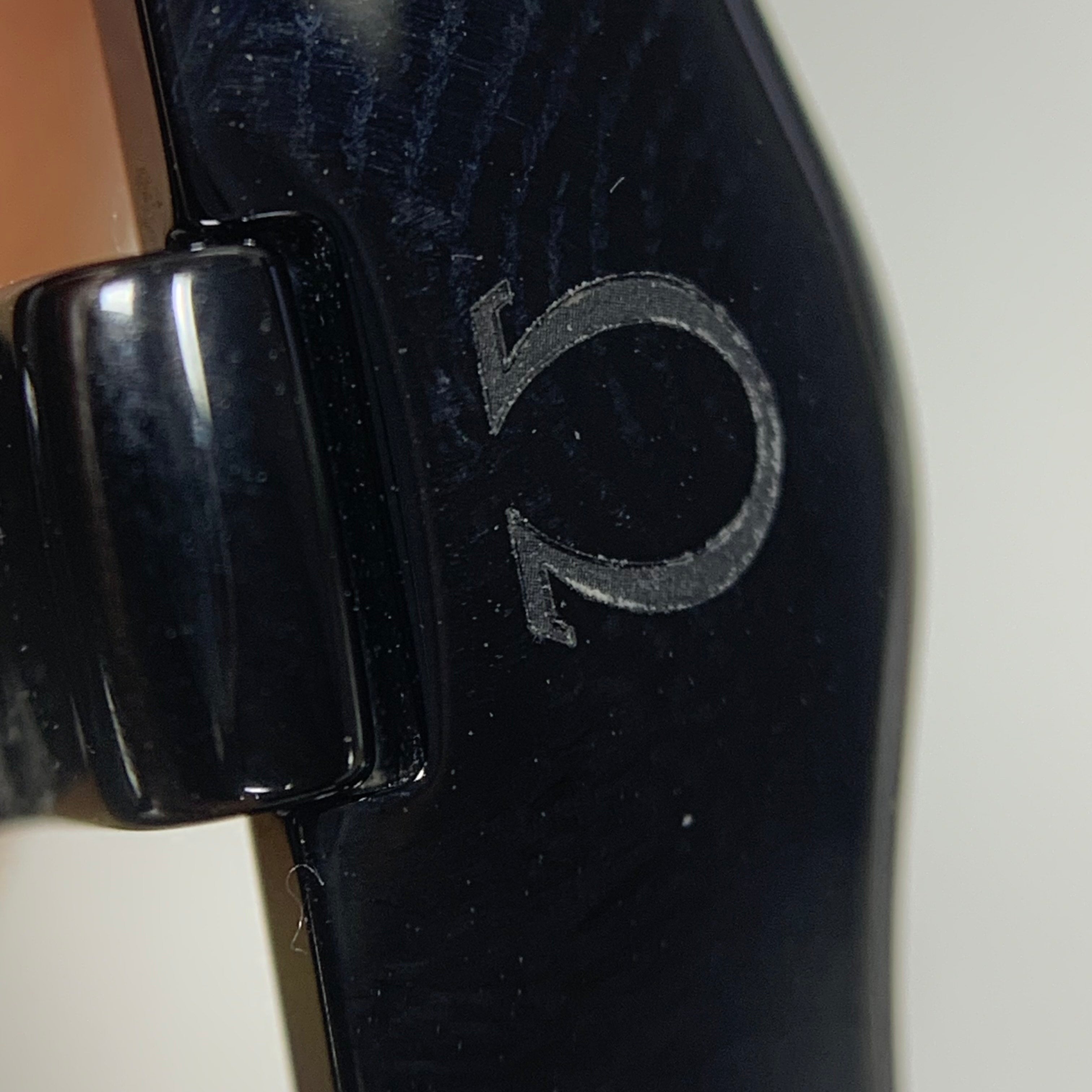 Omega Seahorse Series 43.5 210.92.44.20.01.001