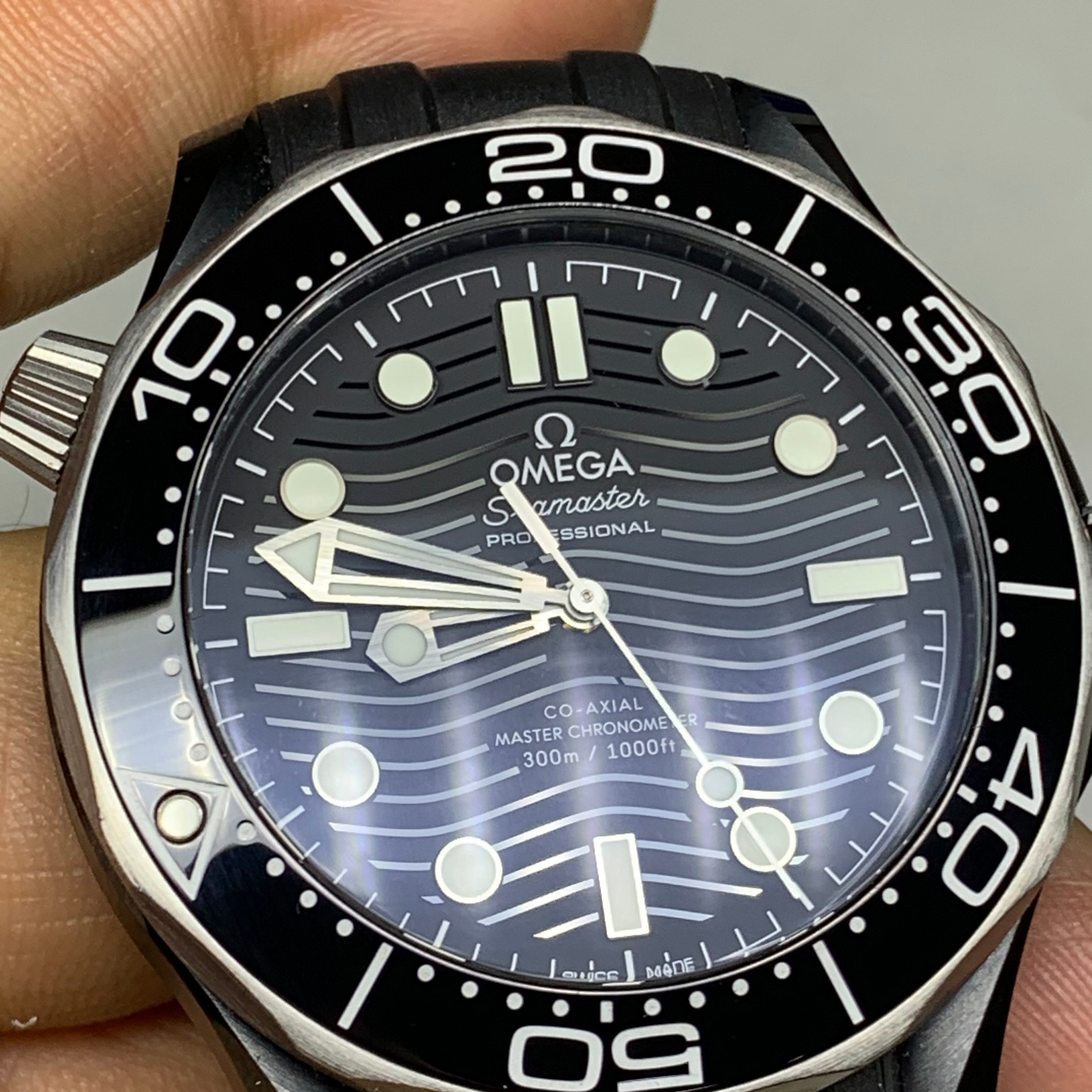 Omega Seahorse Series 43.5 210.92.44.20.01.001