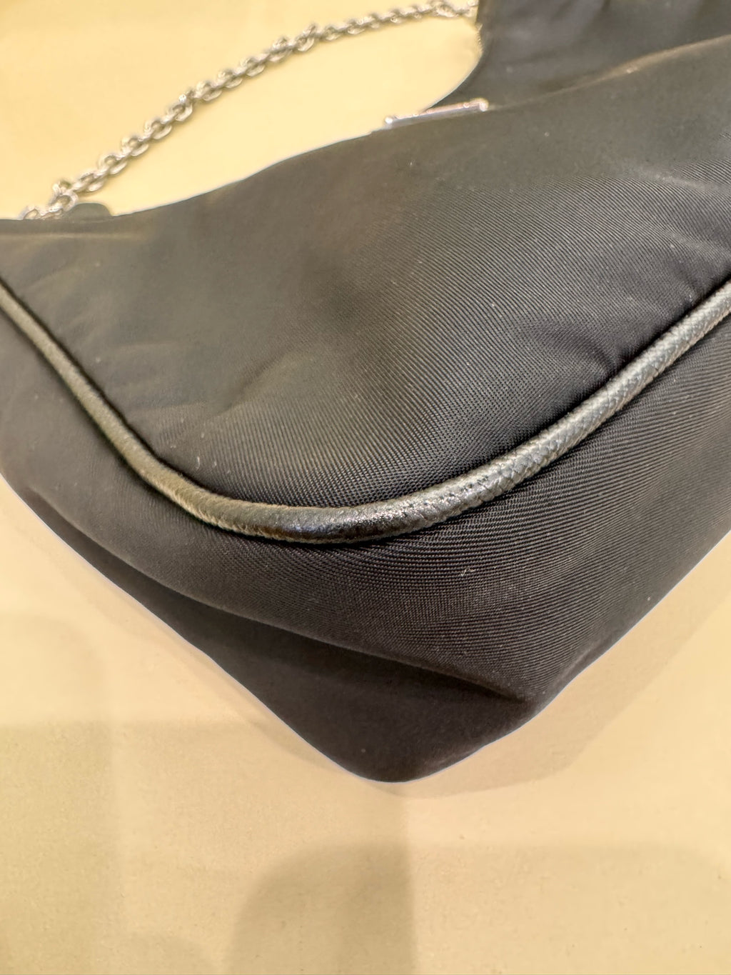 PRADA Prada Re-Edition 2005 Recycled Nylon and Saffiano Leather Handbag Black 18×22×6cm 1BH204_R064_F0002_V_WRK