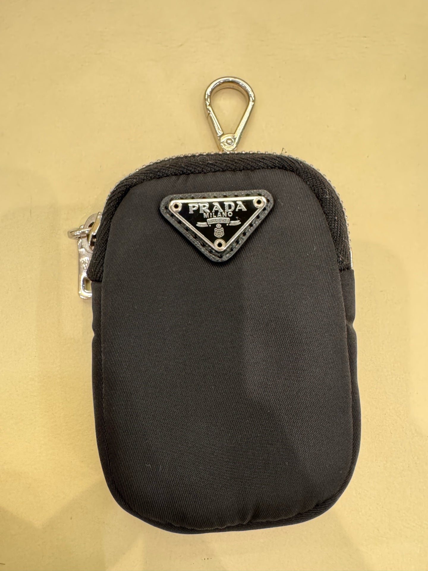 PRADA Prada Re-Edition 2005 Recycled Nylon and Saffiano Leather Handbag Black 18×22×6cm 1BH204_R064_F0002_V_WRK