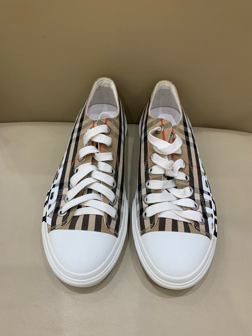 Burberry Beige Skate shoes 40 80505061