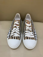 Burberry Beige Skate shoes 40 80505061