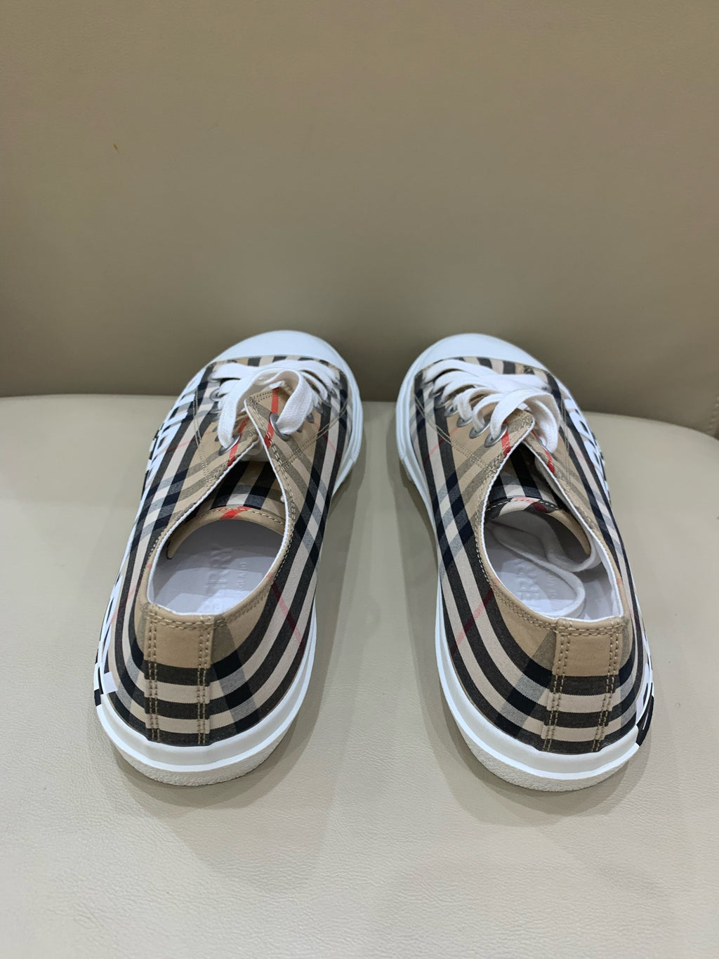 Burberry Beige Skate shoes 40 80505061