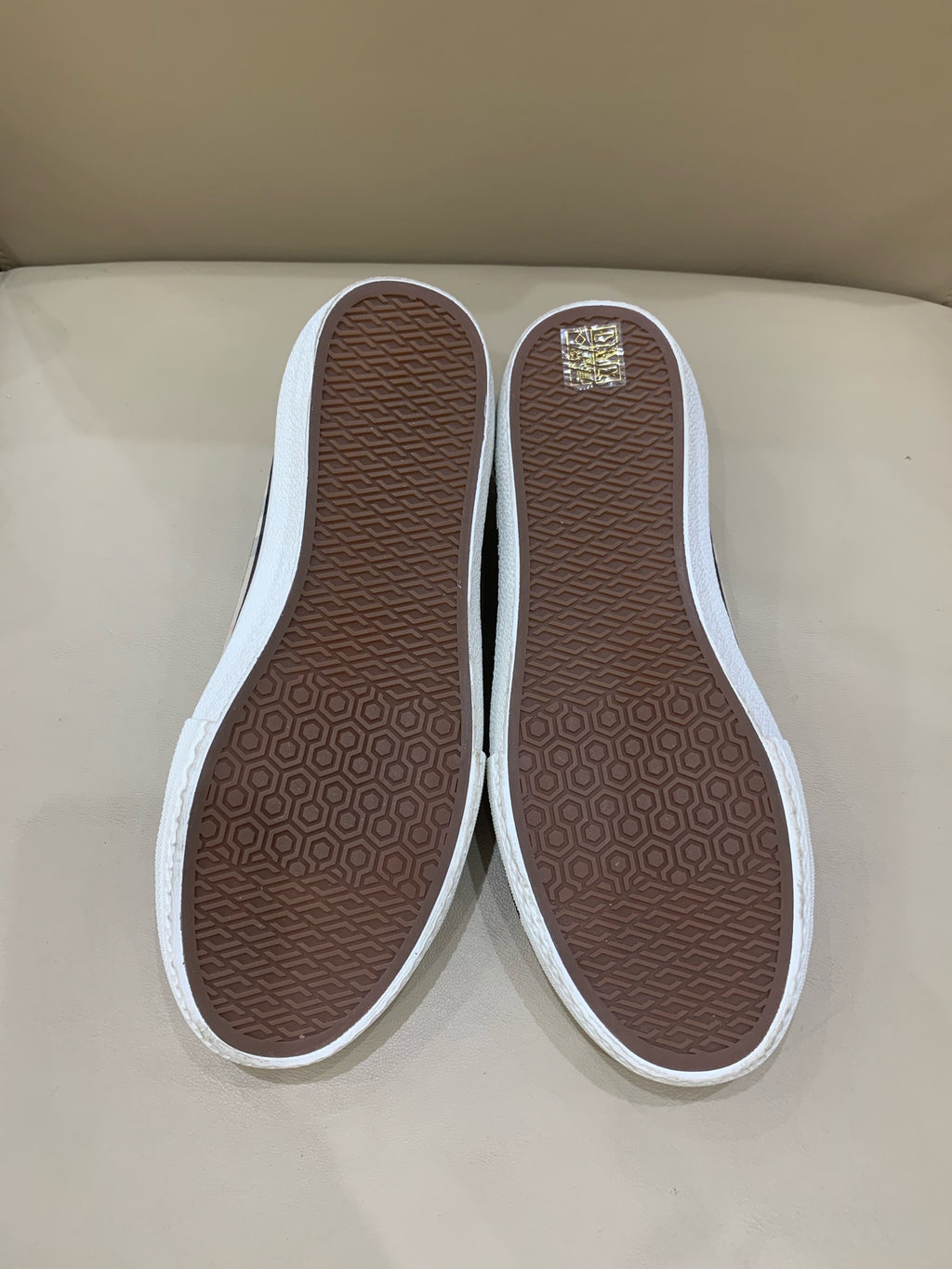 Burberry Beige Skate shoes 40 80505061