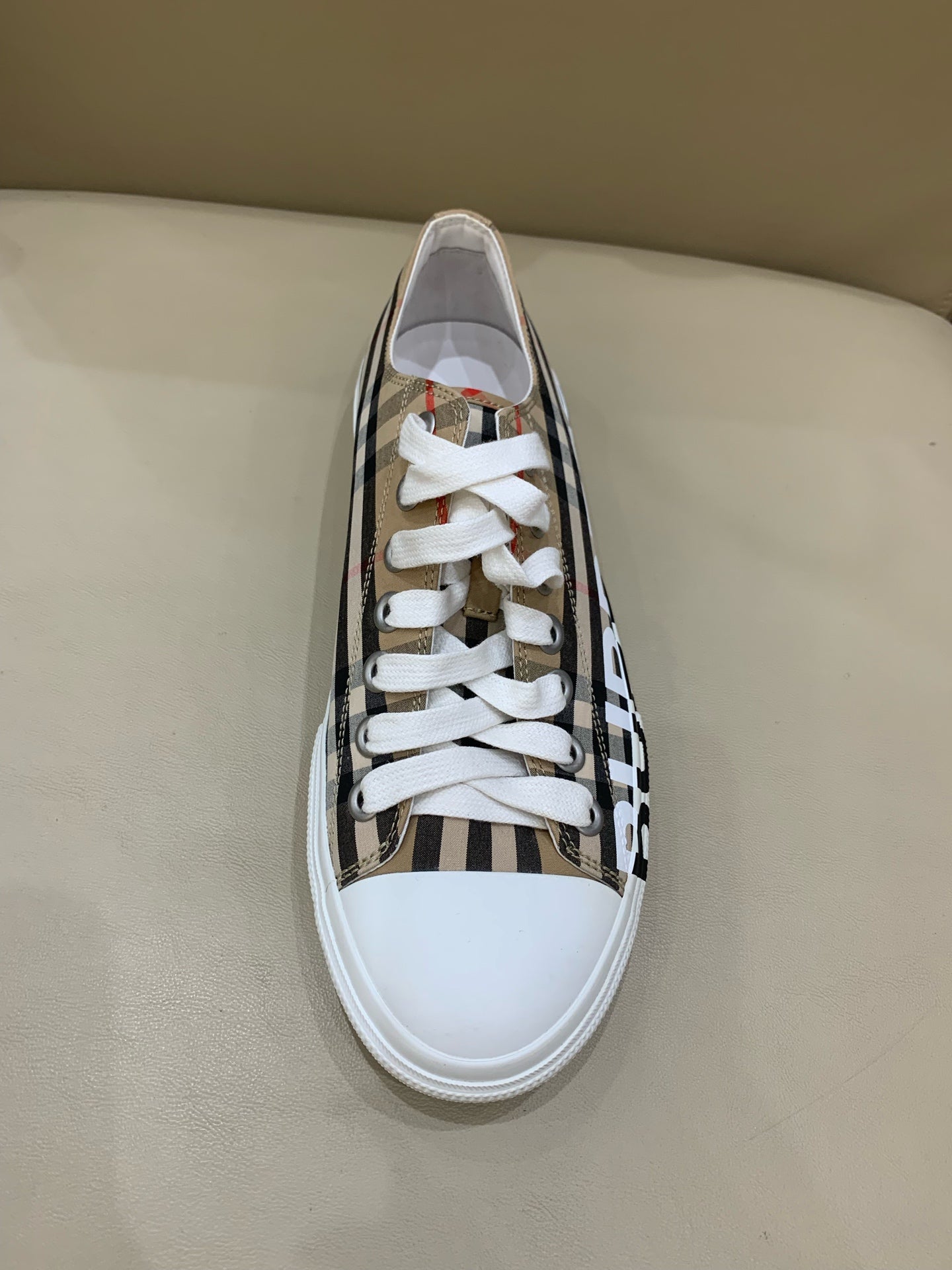 Burberry Beige Skate shoes 40 80505061