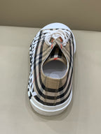 Burberry Beige Skate shoes 40 80505061