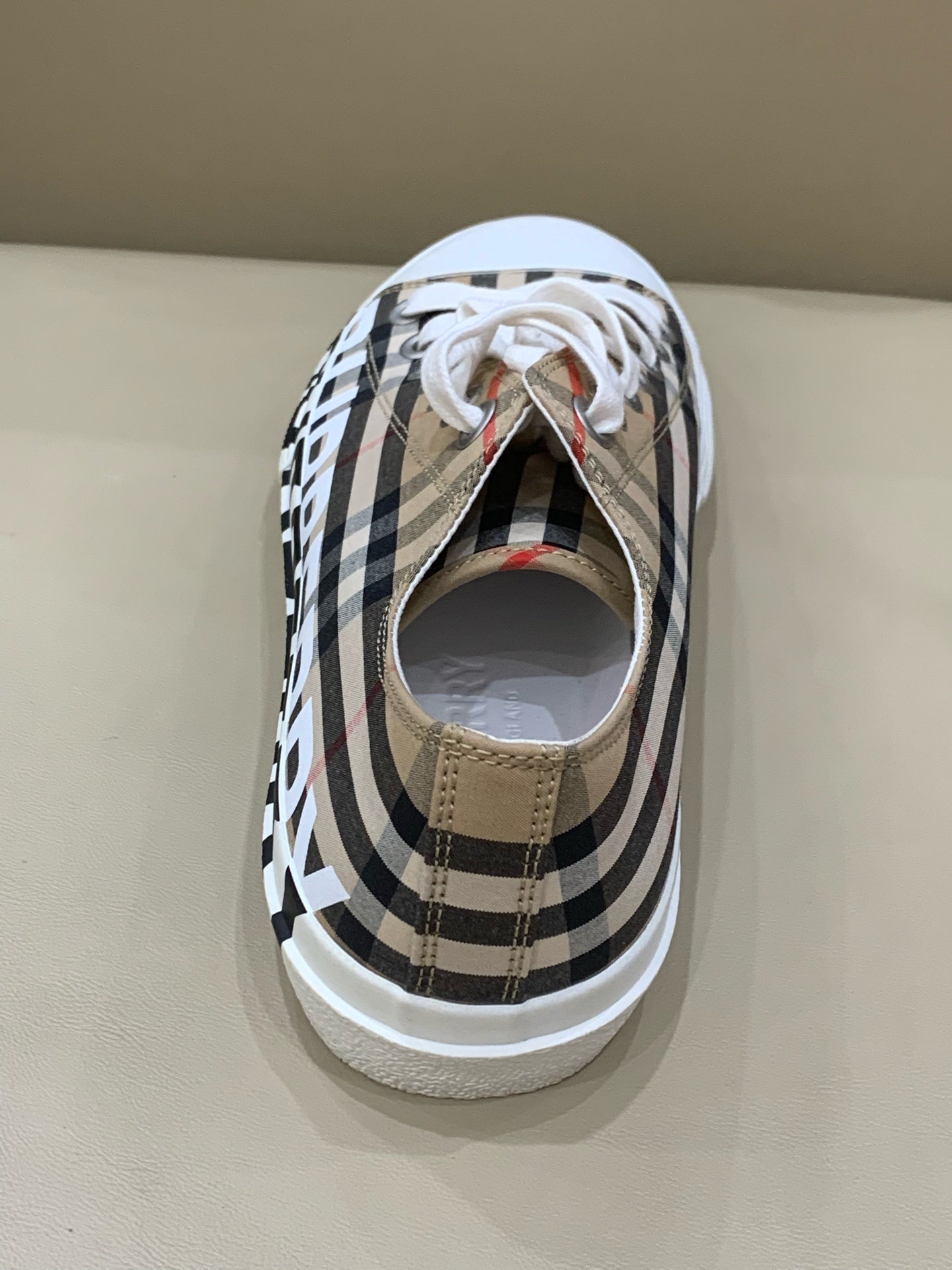 Burberry Beige Skate shoes 40 80505061
