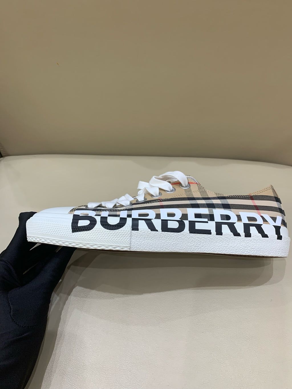 Burberry Beige Skate shoes 40 80505061