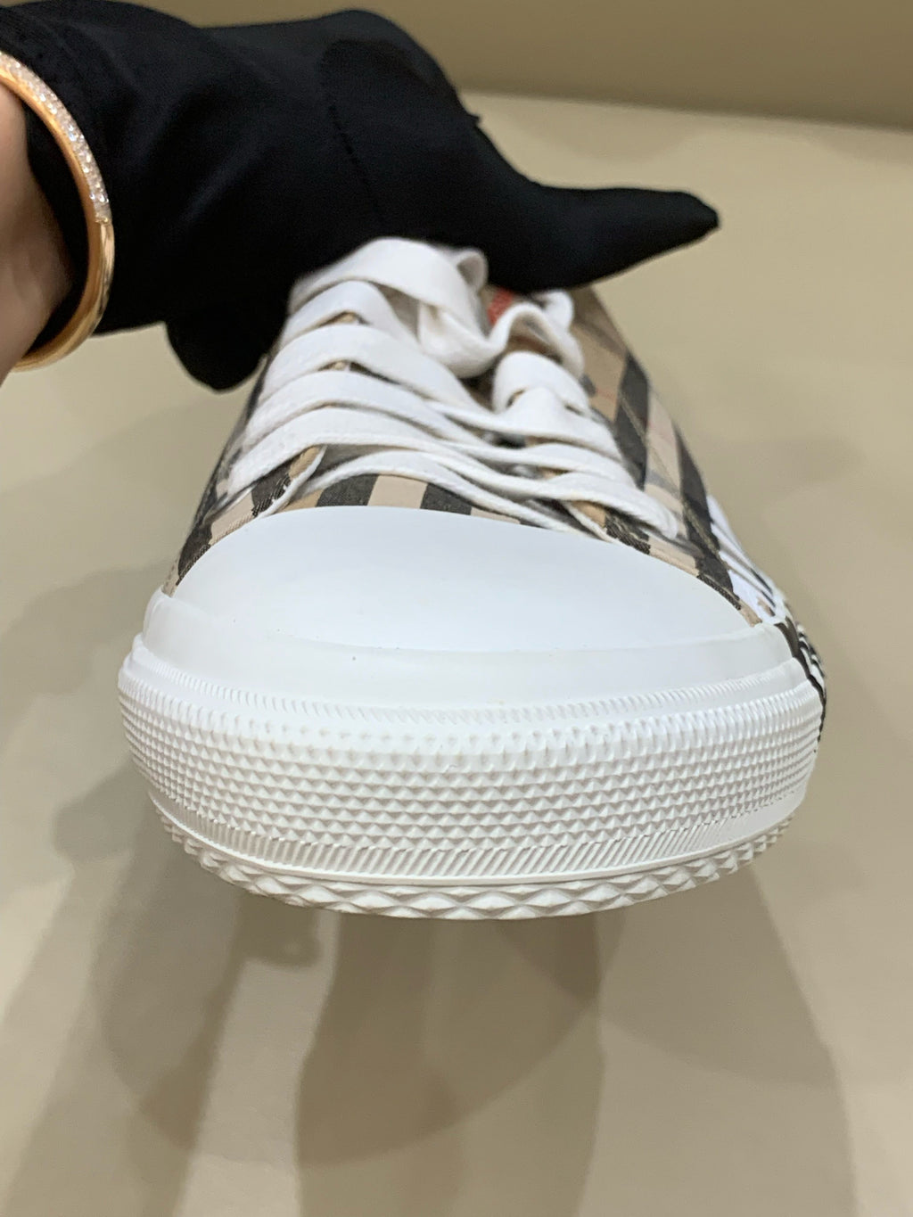 Burberry Beige Skate shoes 40 80505061
