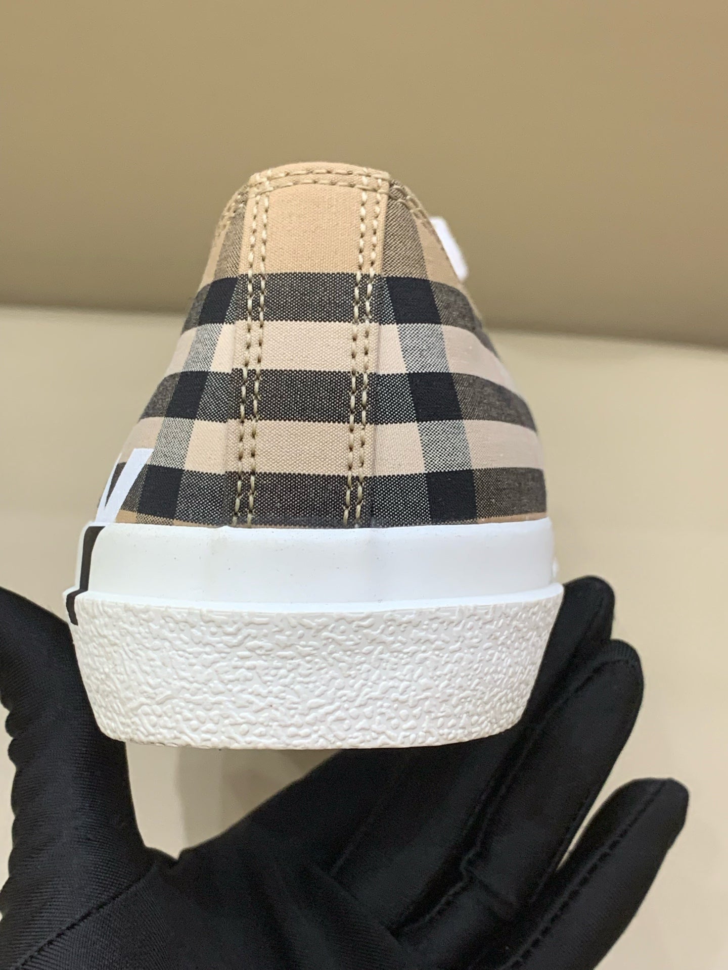 Burberry Beige Skate shoes 40 80505061
