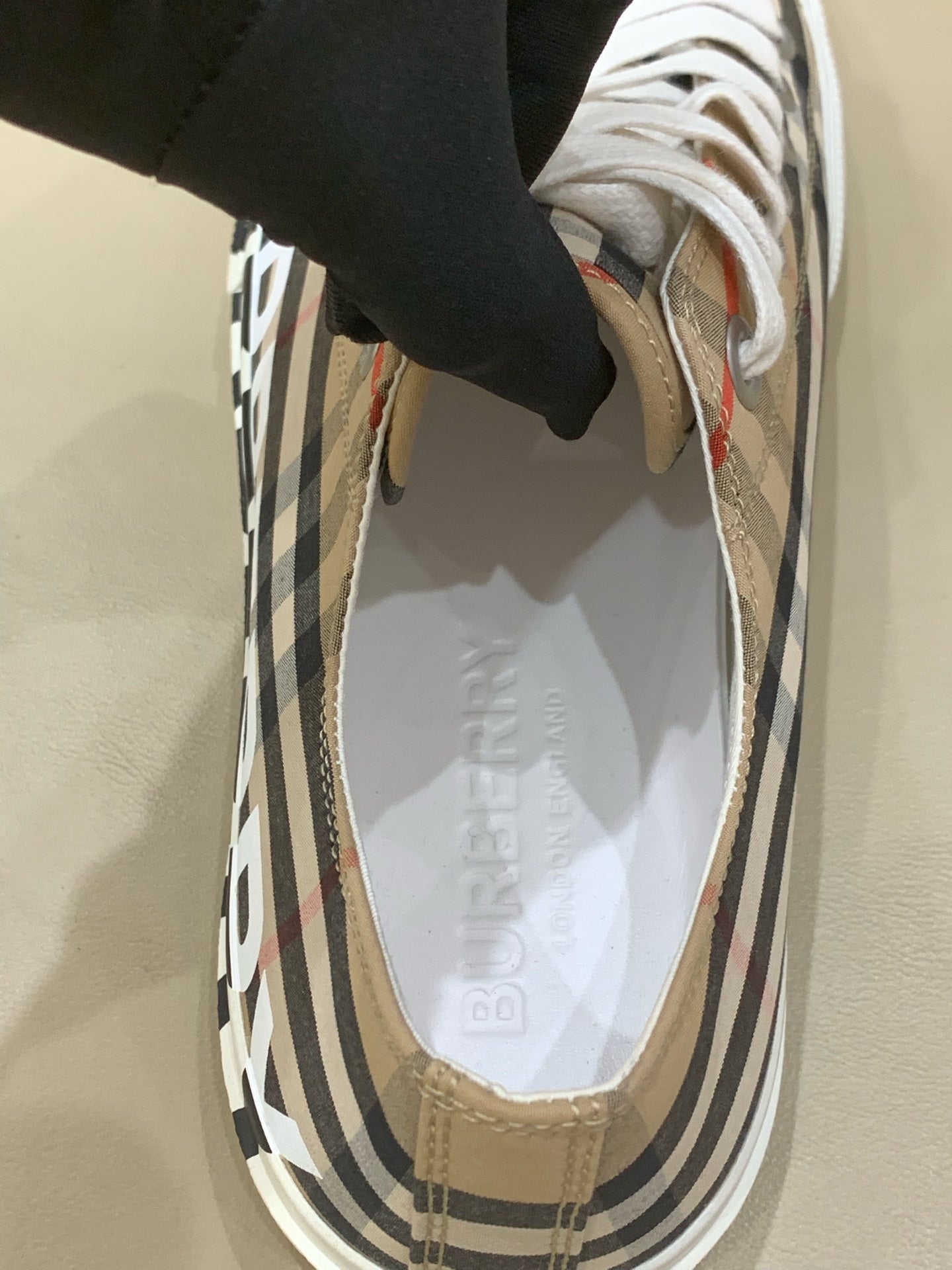 Burberry Beige Skate shoes 40 80505061
