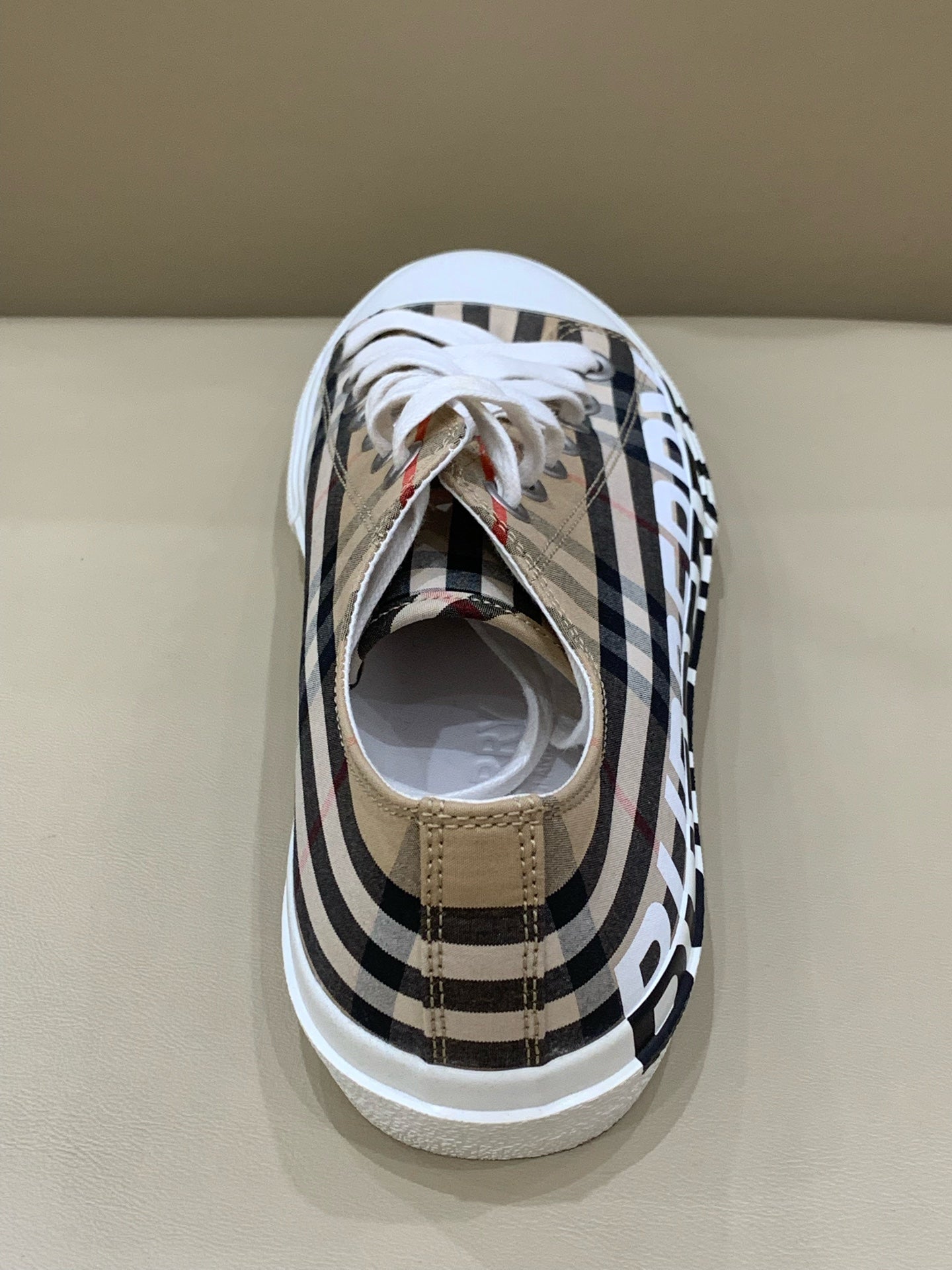 Burberry Beige Skate shoes 40 80505061