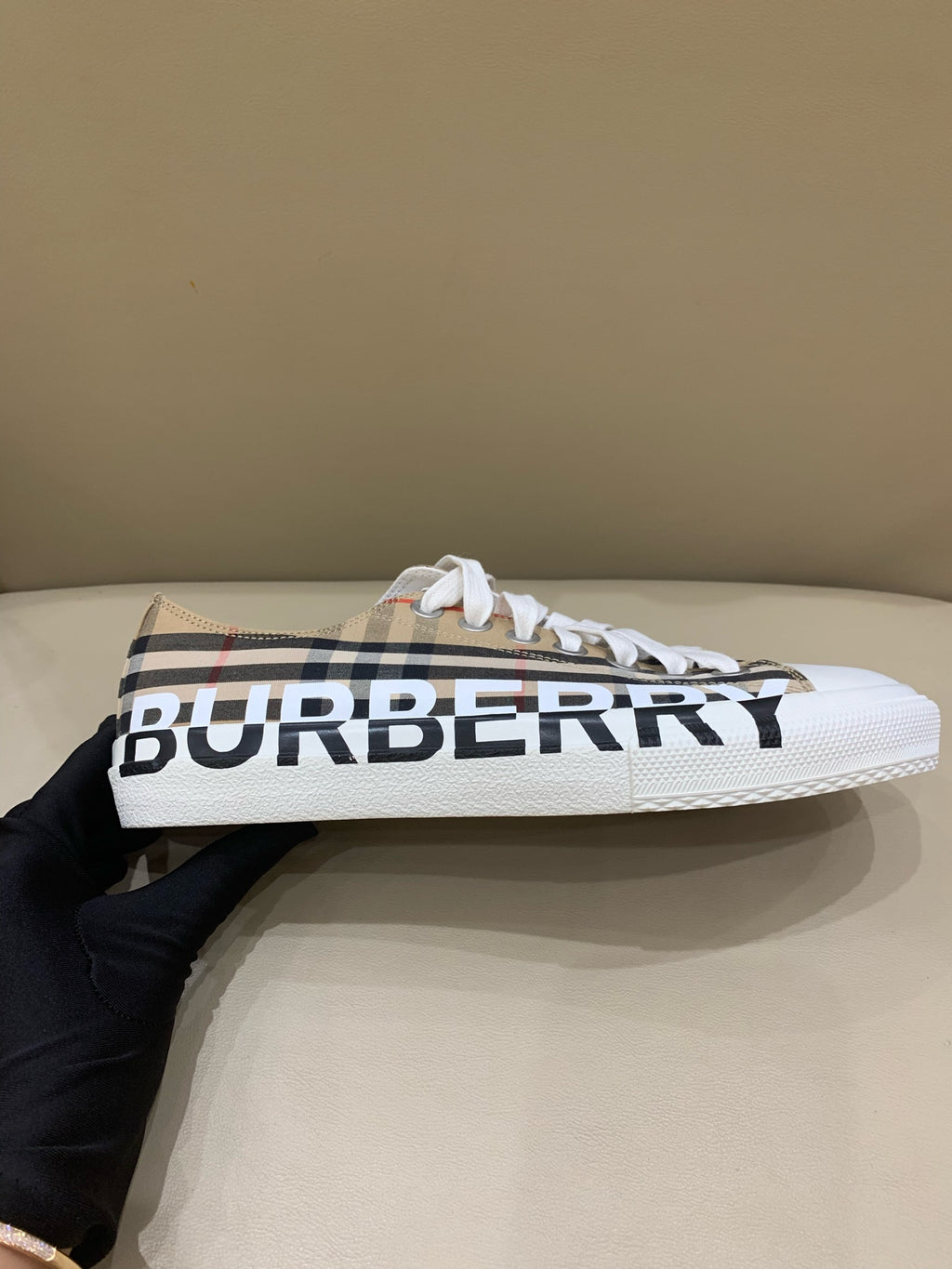 Burberry Beige Skate shoes 40 80505061