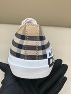 Burberry Beige Skate shoes 40 80505061
