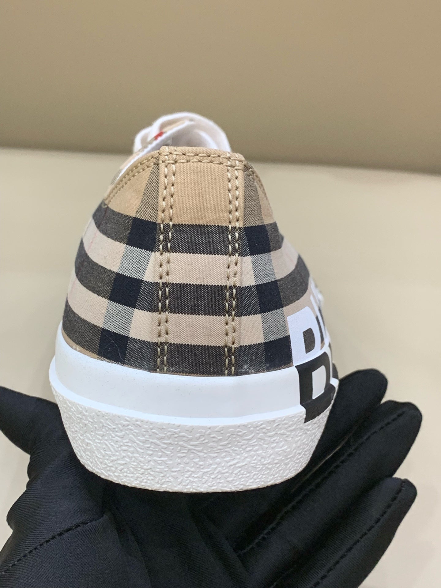 Burberry Beige Skate shoes 40 80505061