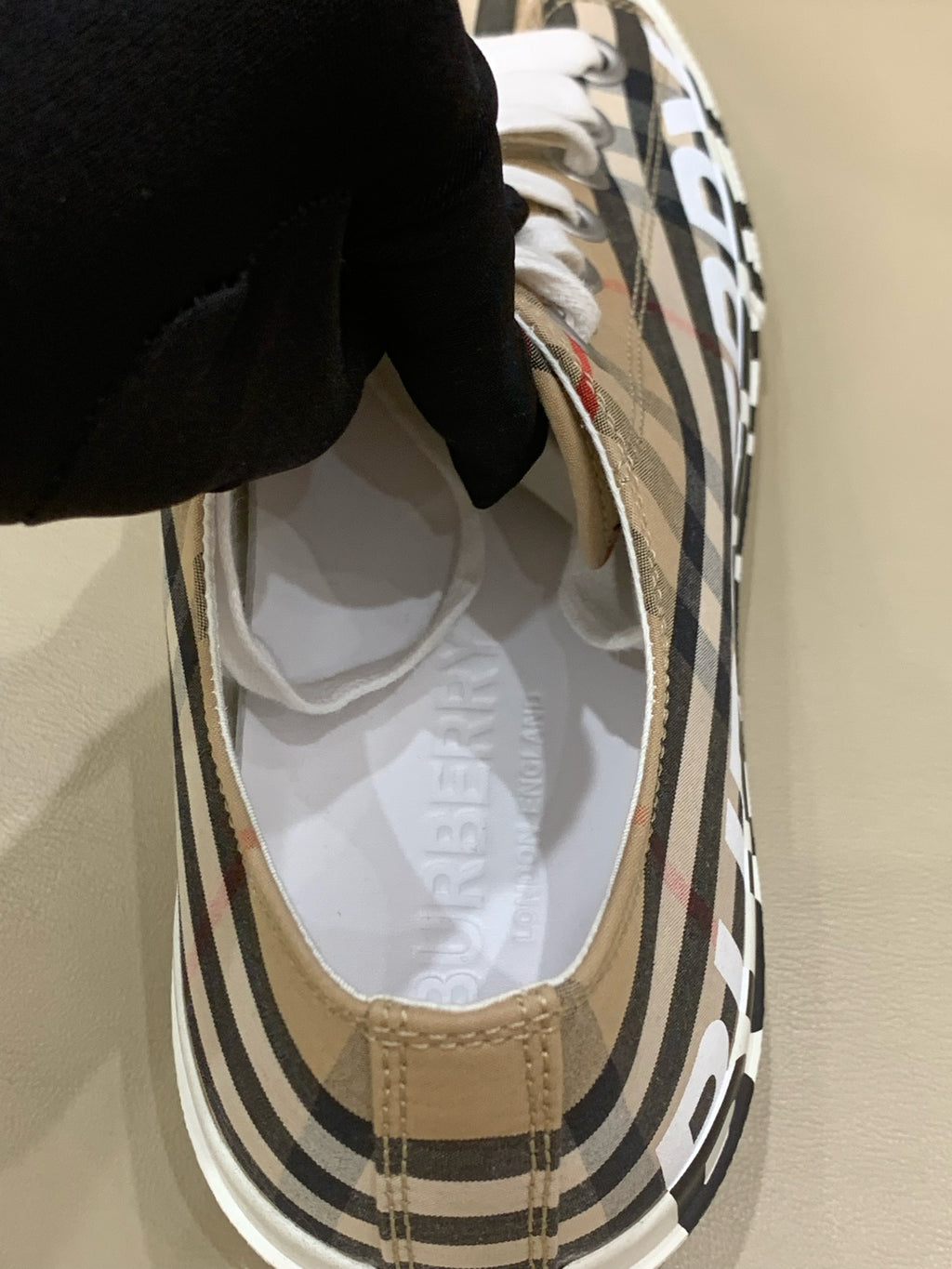 Burberry Beige Skate shoes 40 80505061