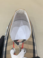 Burberry Beige Skate shoes 40 80505061