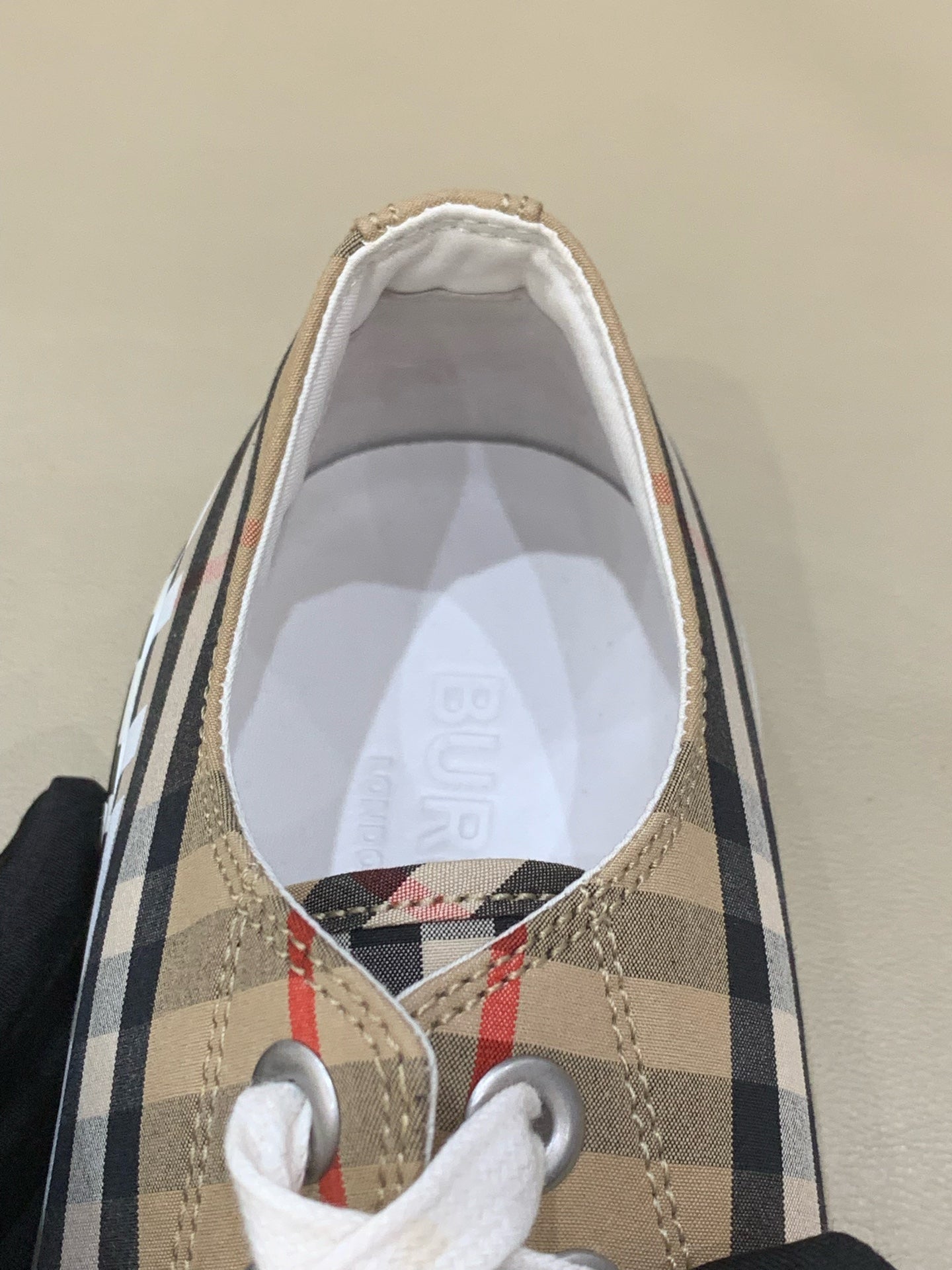 Burberry Beige Skate shoes 40 80505061