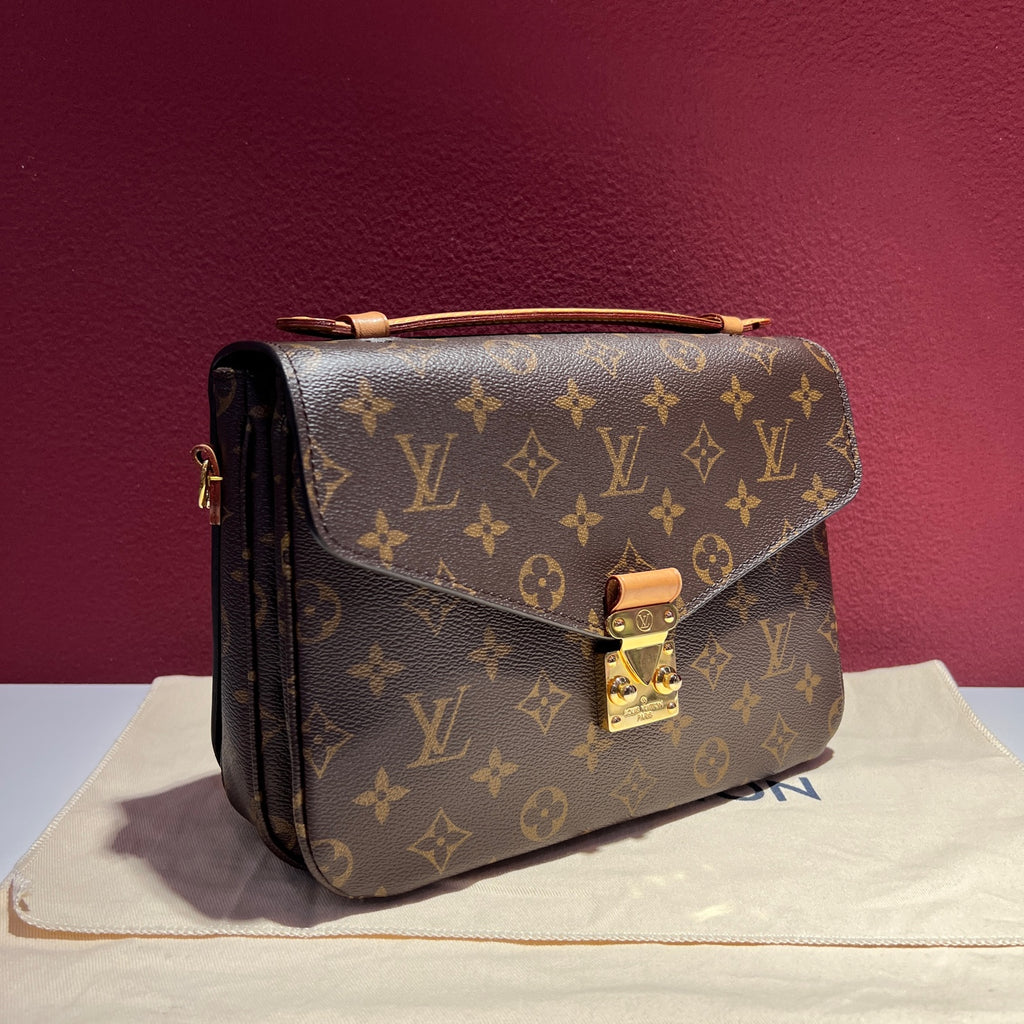 Louis Vuitton Pochette Métis Messenger Bag 25 x 19 x 7 centimeters (length x height x width) M44875