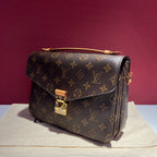 Louis Vuitton Pochette Métis Messenger Bag 25 x 19 x 7 centimeters (length x height x width) M44875