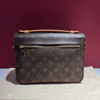 Louis Vuitton Pochette Métis Messenger Bag 25 x 19 x 7 centimeters (length x height x width) M44875