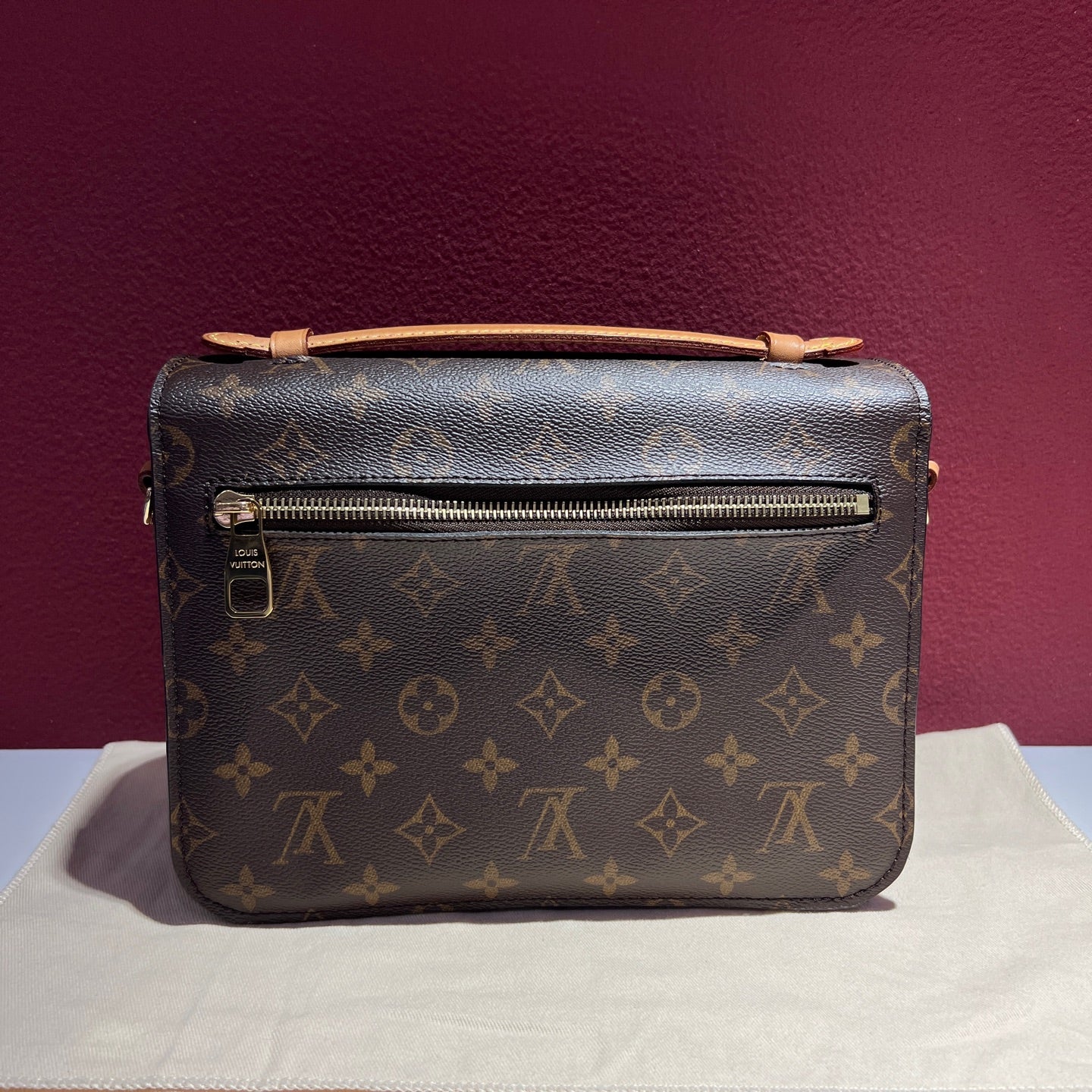 Louis Vuitton Pochette Métis Messenger Bag 25 x 19 x 7 centimeters (length x height x width) M44875