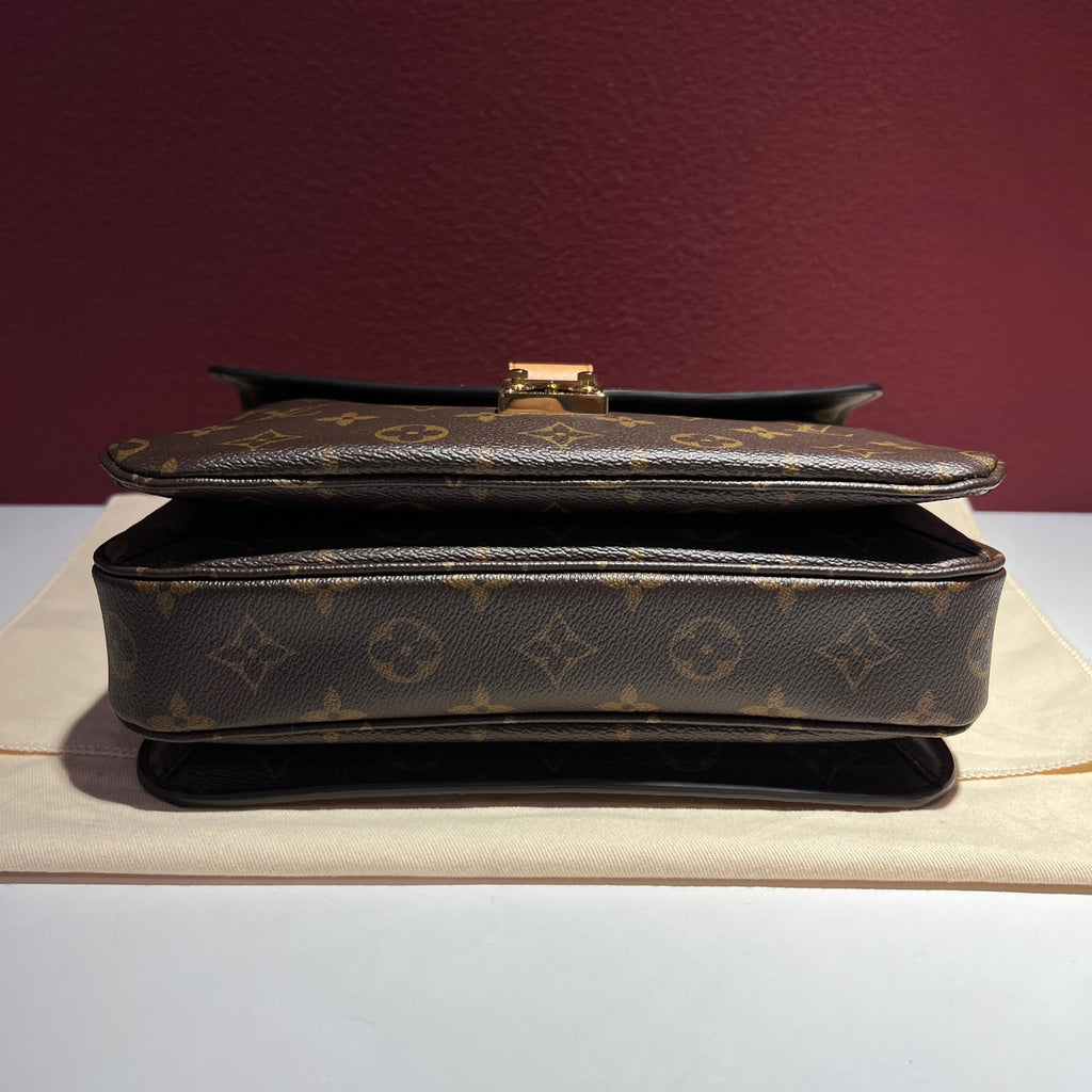 Louis Vuitton Pochette Métis Messenger Bag 25 x 19 x 7 centimeters (length x height x width) M44875
