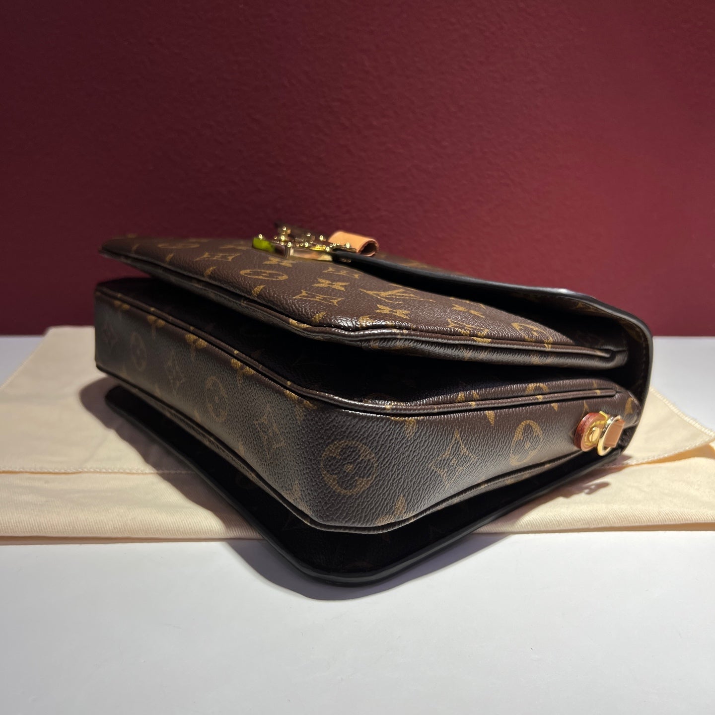 Louis Vuitton Pochette Métis Messenger Bag 25 x 19 x 7 centimeters (length x height x width) M44875