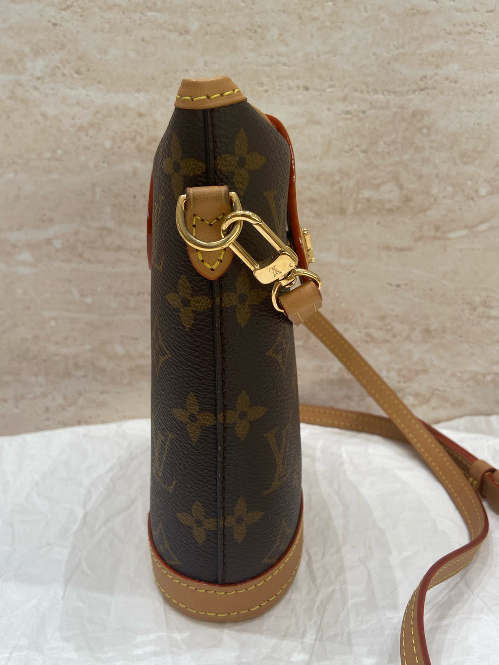 Louis Vuitton Fold Me 14.5 x 18 x 6.5 M80874