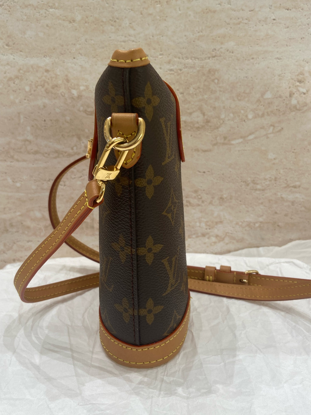 Louis Vuitton Fold Me 14.5 x 18 x 6.5 M80874