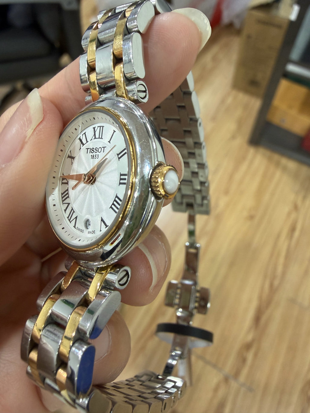 Tissot Little Beauty Quartz watch 26 millimeters T1260102201301