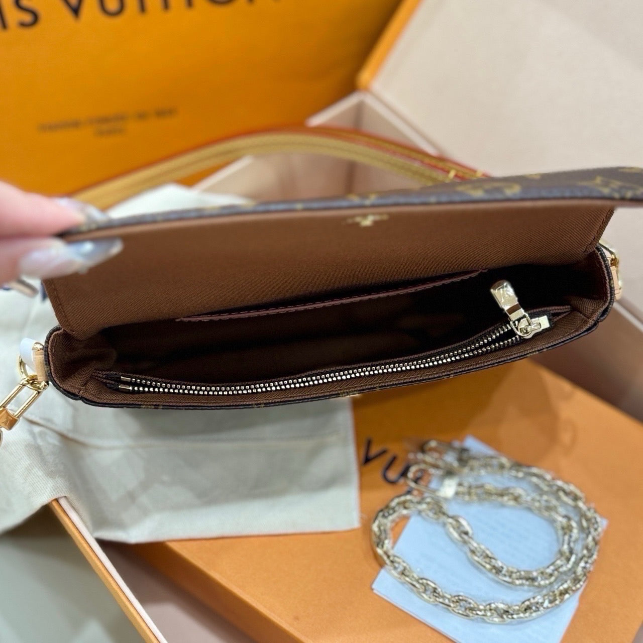 Louis Vuitton Wallet On Chain Ivy 23.5 x 12 x 4.3 M81911