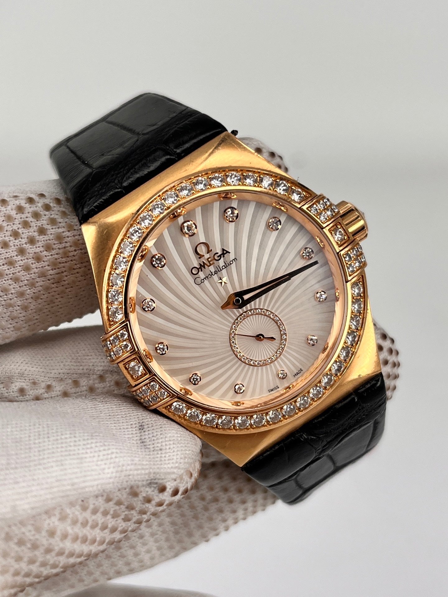 Omega Rose gold Automatic (self-winding) watch
