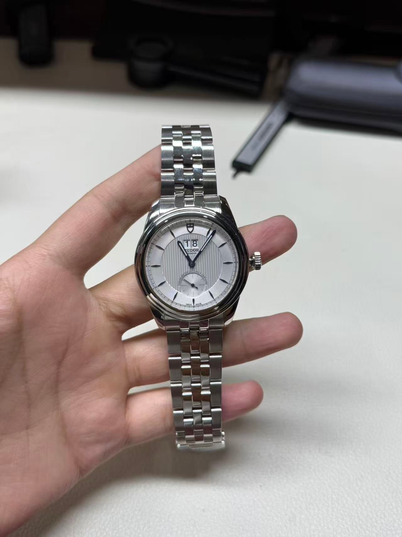 Tudor Junjue Double-Date Model 42 millimeters m57100-0001