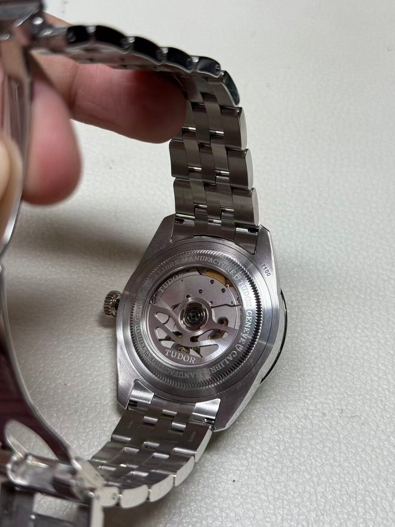 Tudor Junjue Double-Date Model 42 millimeters m57100-0001