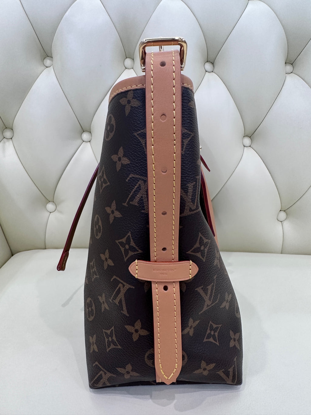 Louis Vuitton Carryall 29 x 24 x 12 M46203