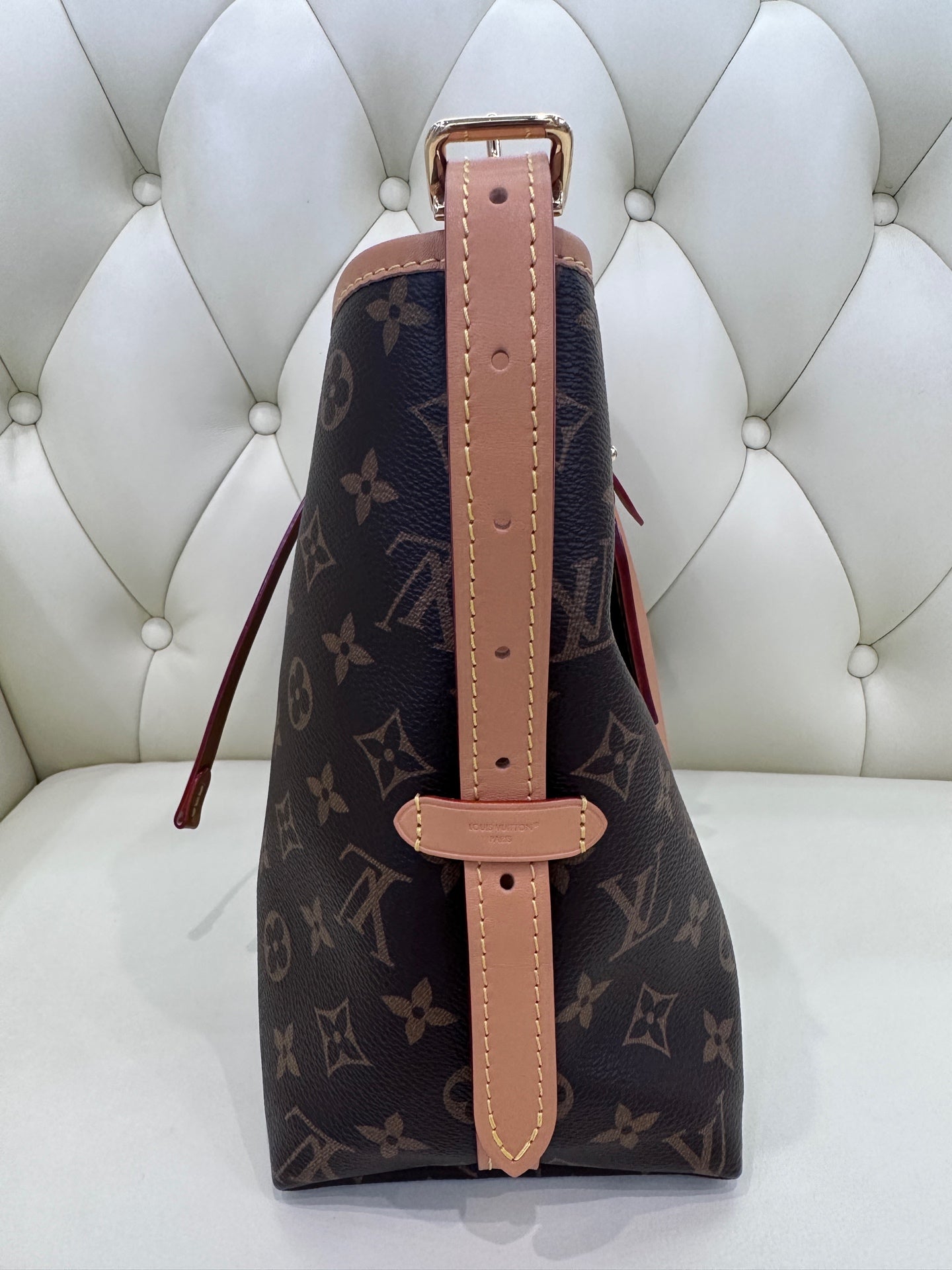 Louis Vuitton Carryall 29 x 24 x 12 M46203
