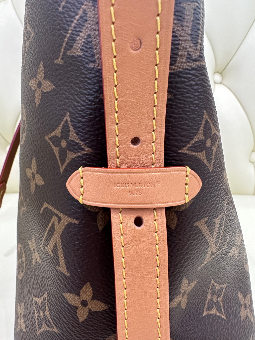 Louis Vuitton Carryall 29 x 24 x 12 M46203