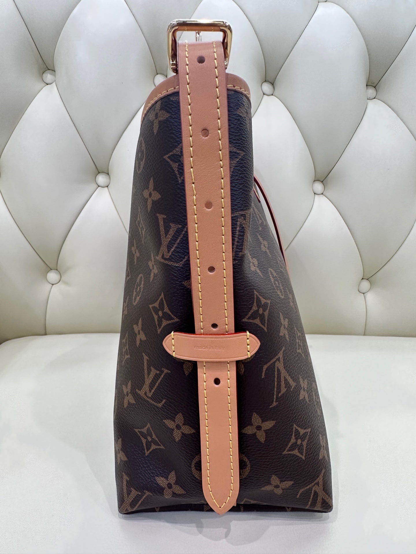 Louis Vuitton Carryall 29 x 24 x 12 M46203
