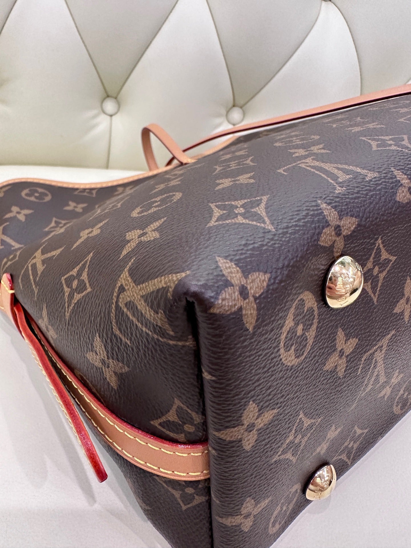 Louis Vuitton Carryall 29 x 24 x 12 M46203